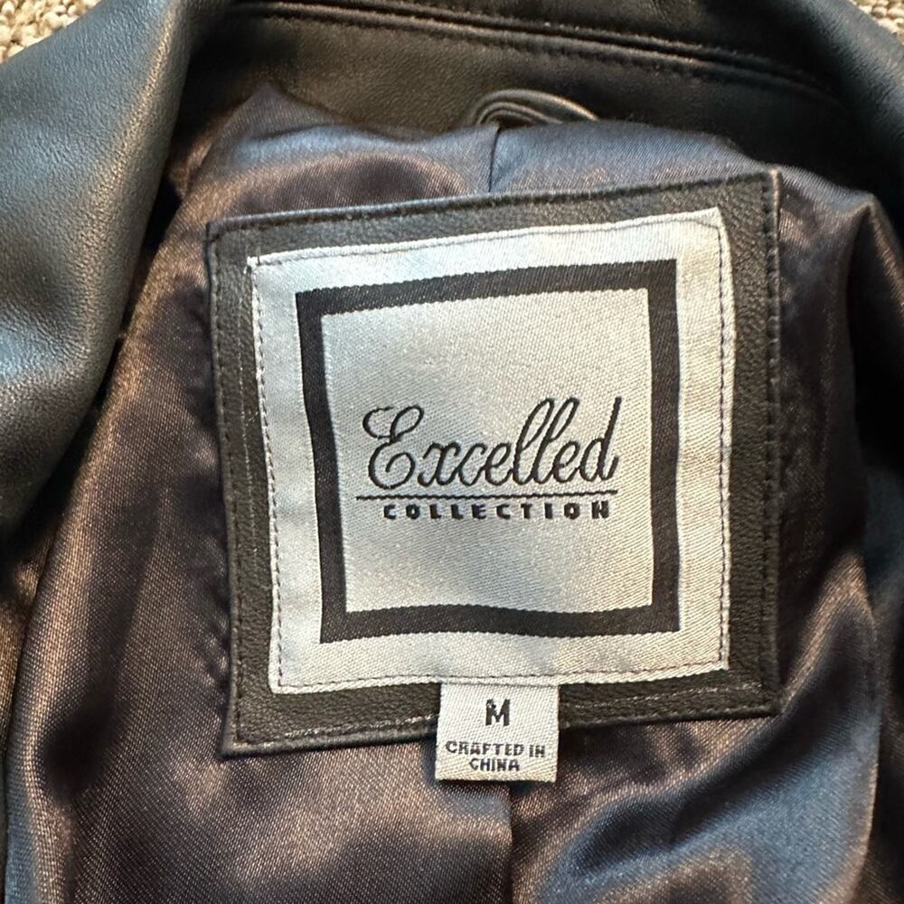 Black leather jacket, EUC, size medium - Picture 4 of 11